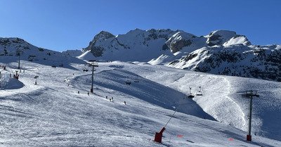 Du soleil, de la neige (dure), du monde et peu de pistes dam&eacute;es&hellip;
