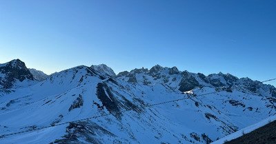 La piste se glace et la poudreuse se cache
