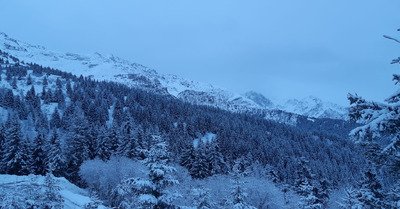 beau temps, belle neige... non j'rigole ! Comme hier, neige humide :(