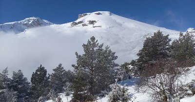 Rochers en bas, Royal en haut.