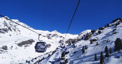 ciel bleu pas de vent, top pour la piste et snowpark 