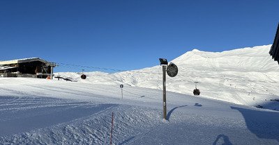 Ciel bleu sur les contamine 