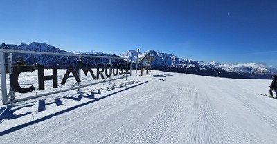 Chamrousse : derni&egrave;re ligne droite enneig&eacute;e 