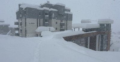 Confin&eacute;s &hellip;