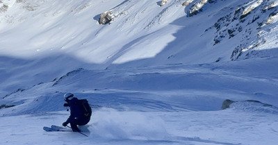 Poudreuse et soleil invit&eacute;s de premi&egrave;res Traces