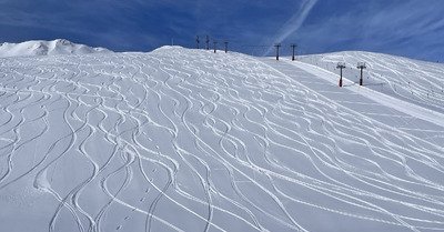 Un bon dimanche de premières Traces
