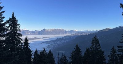Soleil sur mer de nuage
