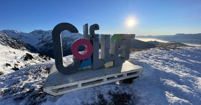 Du soleil, des cailloux et des vacanciers