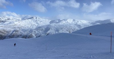 Trio gagnant du jour : cailloux, vent et poudreuse