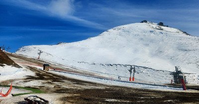 Neige critique et caisse anti-commerciale