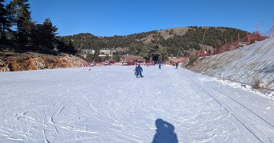 Greolieres : bien vivant, neige au top 