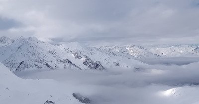 Slalom entre les nuages