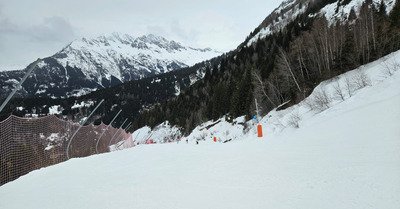 Le domaine dans toute sa largeur