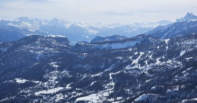 T-shirt et cr&egrave;me solaire 