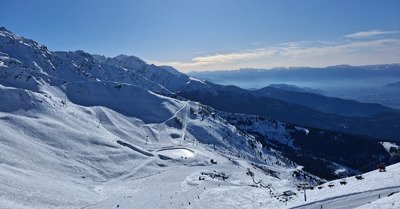 &Agrave; la recherche du si&egrave;ge parfait sous un beau ciel bleu 😁