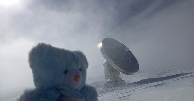 Visite aux Antennes par une combe d&eacute;serte 
