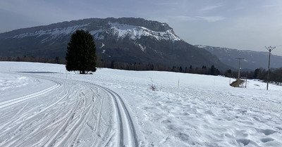 Neige pas mal en fond et variable en alpin