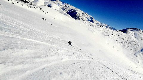 De la bonne d&eacute;caill&eacute;e hors piste et pistes fantastiques