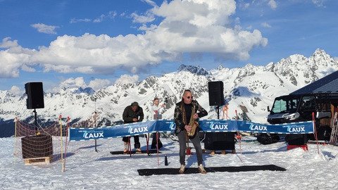 D&eacute;part &agrave; l'ouverture, coucher de soleil &agrave; la fermeture.. 