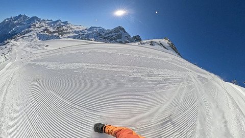 Chaud patate sur de la neige de janvier