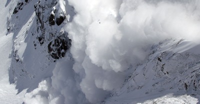 Speedriding au-dessus d'une avalanche