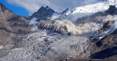 Impressionnante avalanche dans le Zanskar