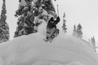 686 s&rsquo;ouvre au ski et signe Parker White