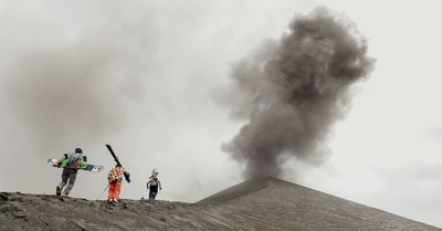 Rider un volcan en activit&eacute;