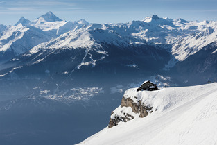 Valais : R&ouml;sti, caviar et poudreuse &agrave; Crans-Montana