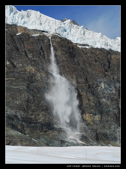 le glacier toussote