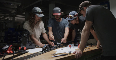 Marker pr&eacute;sente sa fixation hybride alpine/rando