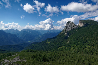 Deux voies d&rsquo;escalade embl&eacute;matiques dans les Dolomites Agordines.   