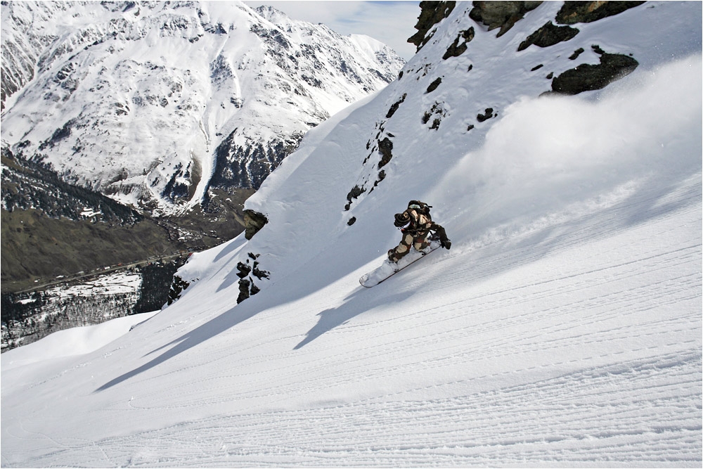 T&ocirc;t le matin apr&egrave;s la chute de neige, personne au si&egrave;ge, personne dans la face nord de Cheget, pas une trace, rien...