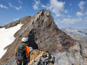 Pyr&eacute;n&eacute;isme: course d'ar&ecirc;te sur le Vignemale
