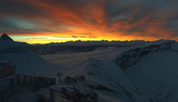 Le ciel en feu dans les Alpes ce matin...