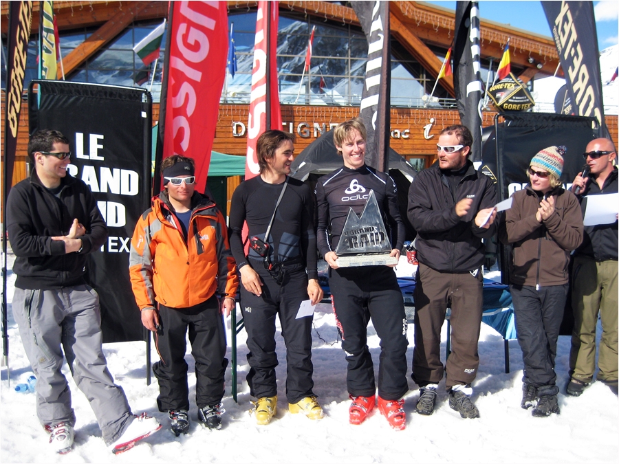 Podium vainqueur (de gauche à droite) : Jacques Chedal et Cédric Pugin, Nicolas Anthonioz et Sébastien Pichot, Cyril et Olivier Meynet.