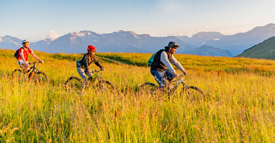 Explorez l&rsquo;Alpe d&rsquo;Huez cet &eacute;t&eacute; : un domaine de montagne d&rsquo;exception et la promesse d&rsquo;un s&eacute;jour d&rsquo;aventures inoubliables !&nbsp;  
