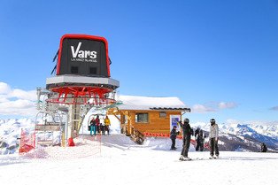 Vars modernise son domaine skiable :  des sommets accessibles en 10min, une montagne plus responsable