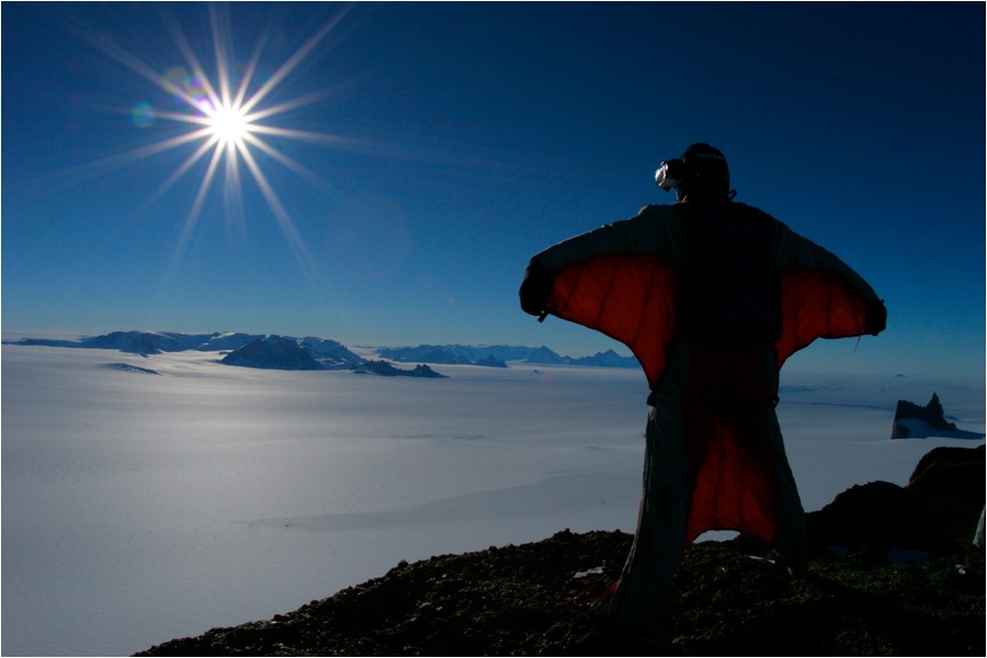 Antarctique : lever...ou coucher de soleil  