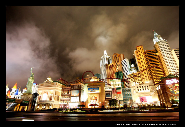 NY by night, sous les nuages