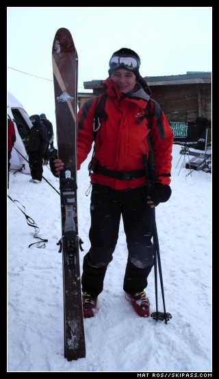 Gab et une paire de skis Swell Panik...