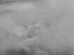 Le Mont Blanc dans les nuages 