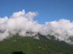 plat d'adet dans les nuages