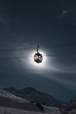 Fullmoon and cablecar