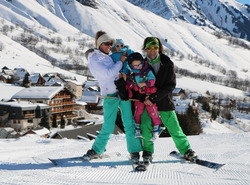 13 02 2019 11h saintsorlindarves alpes Famille au ski © OT Saint Sorlin d'Arves   V Bellot Mauroz